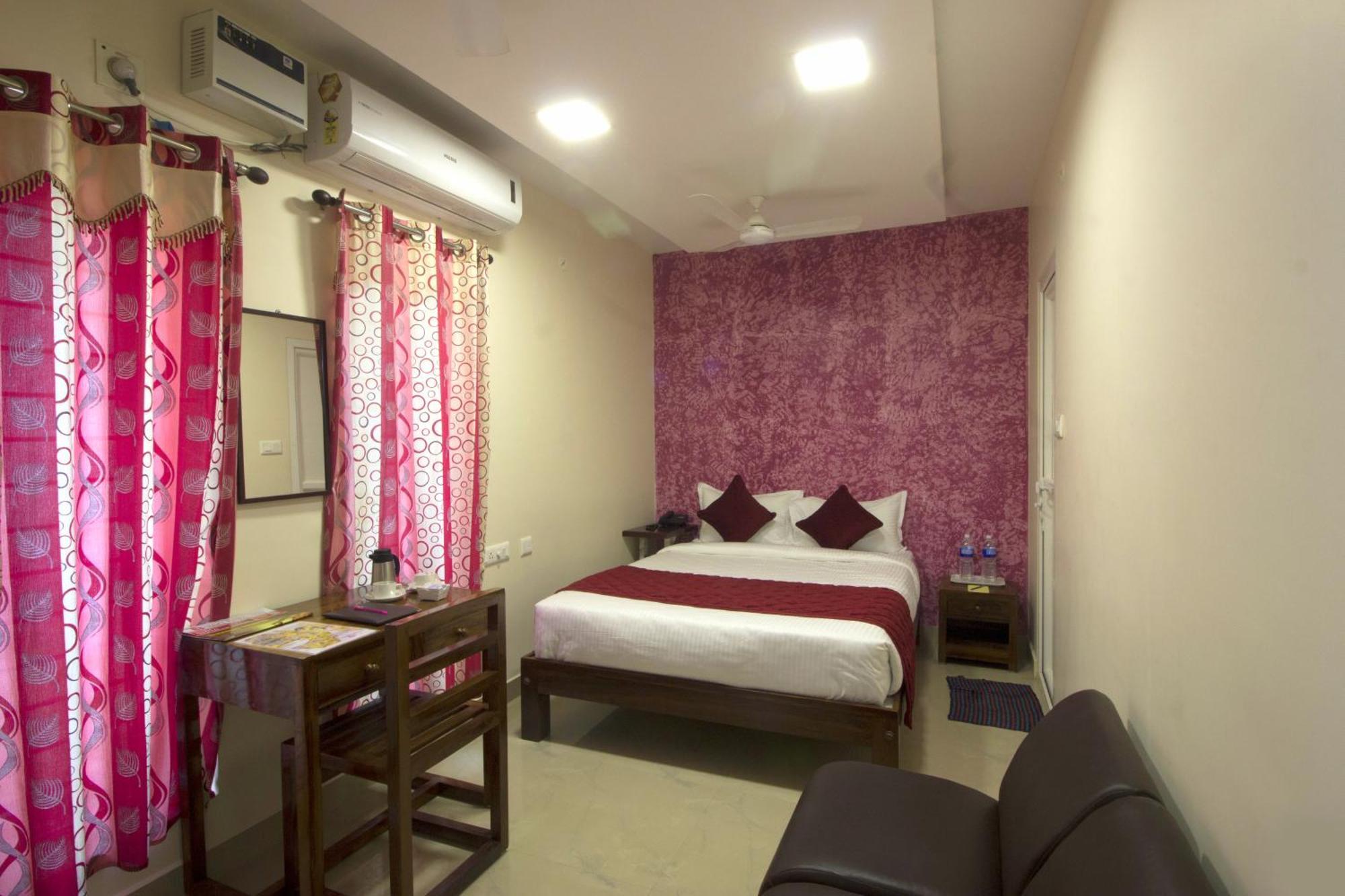 Serenity Sands Beach Resort Пондичери Екстериор снимка