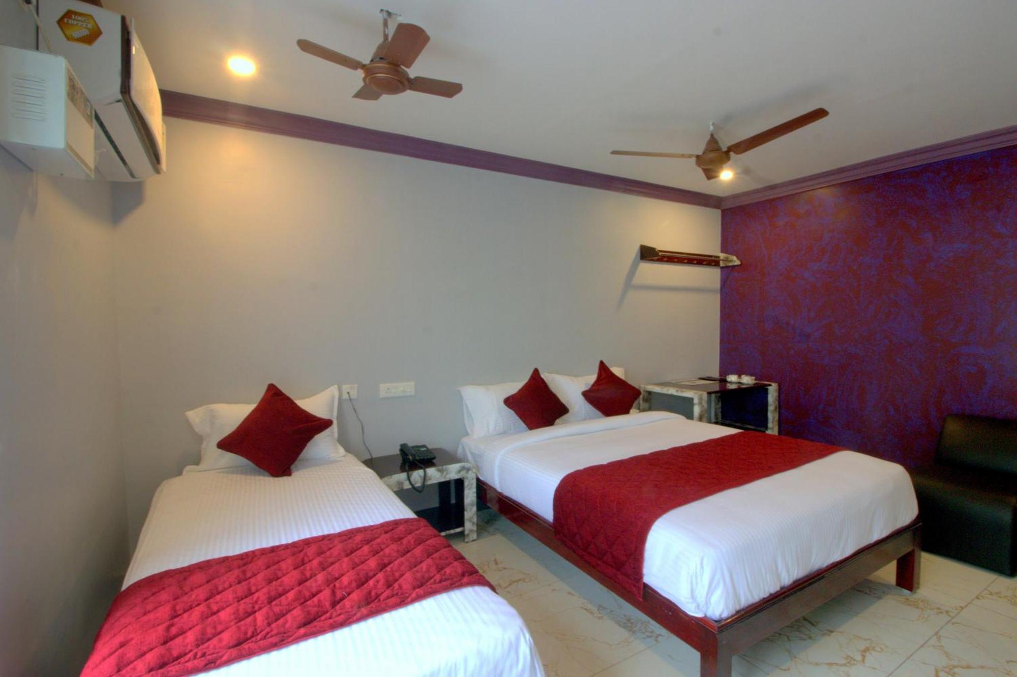 Serenity Sands Beach Resort Пондичери Екстериор снимка