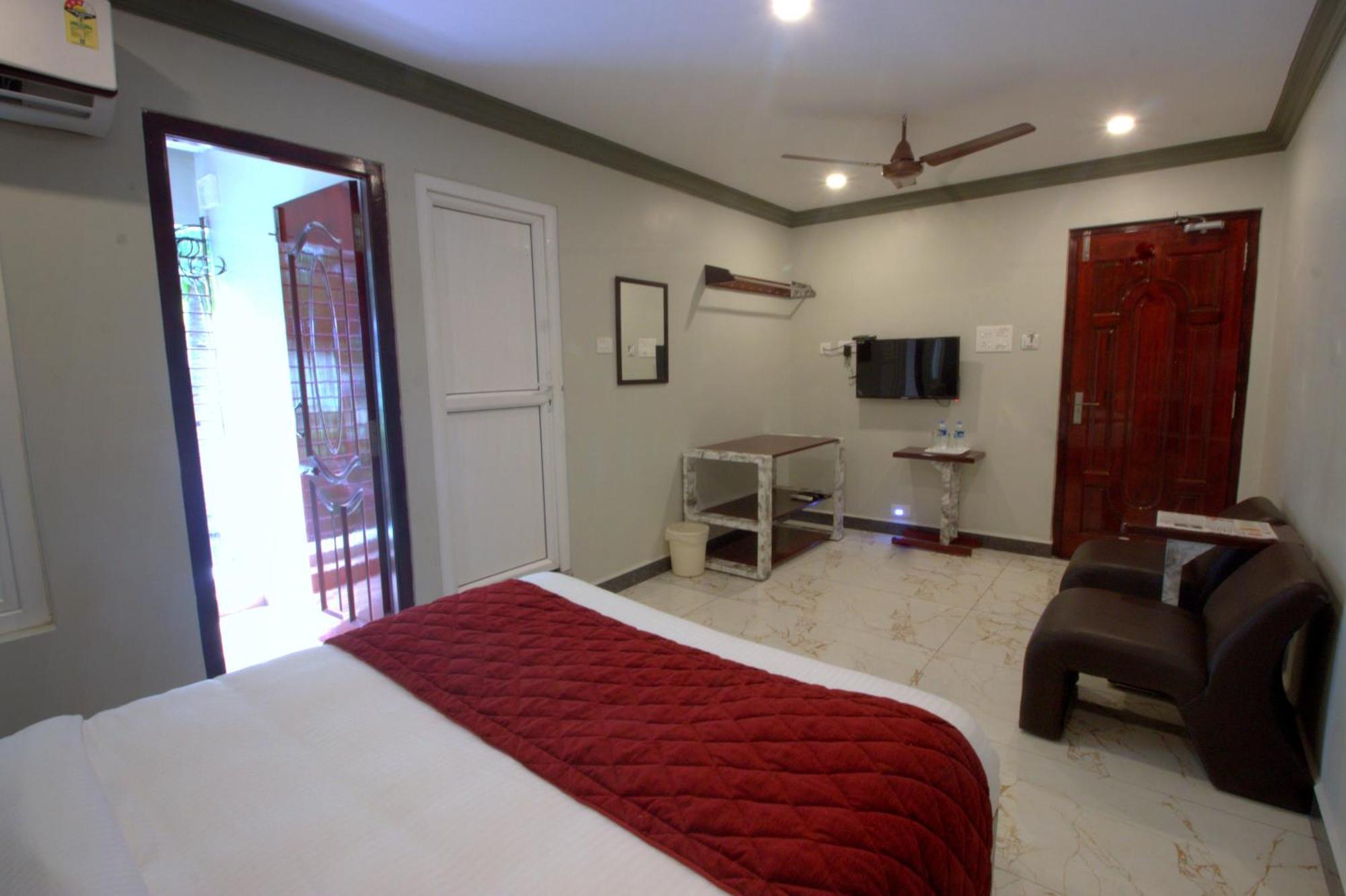 Serenity Sands Beach Resort Пондичери Екстериор снимка