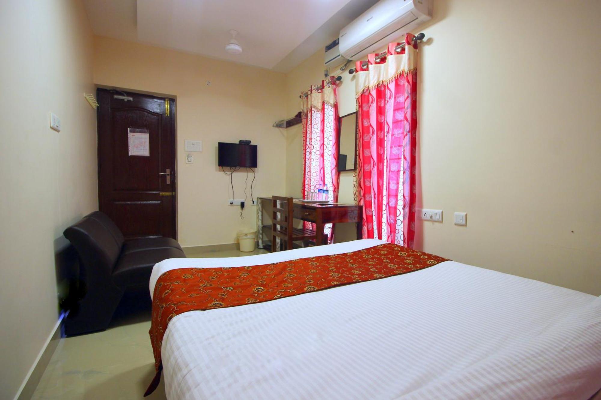 Serenity Sands Beach Resort Пондичери Екстериор снимка