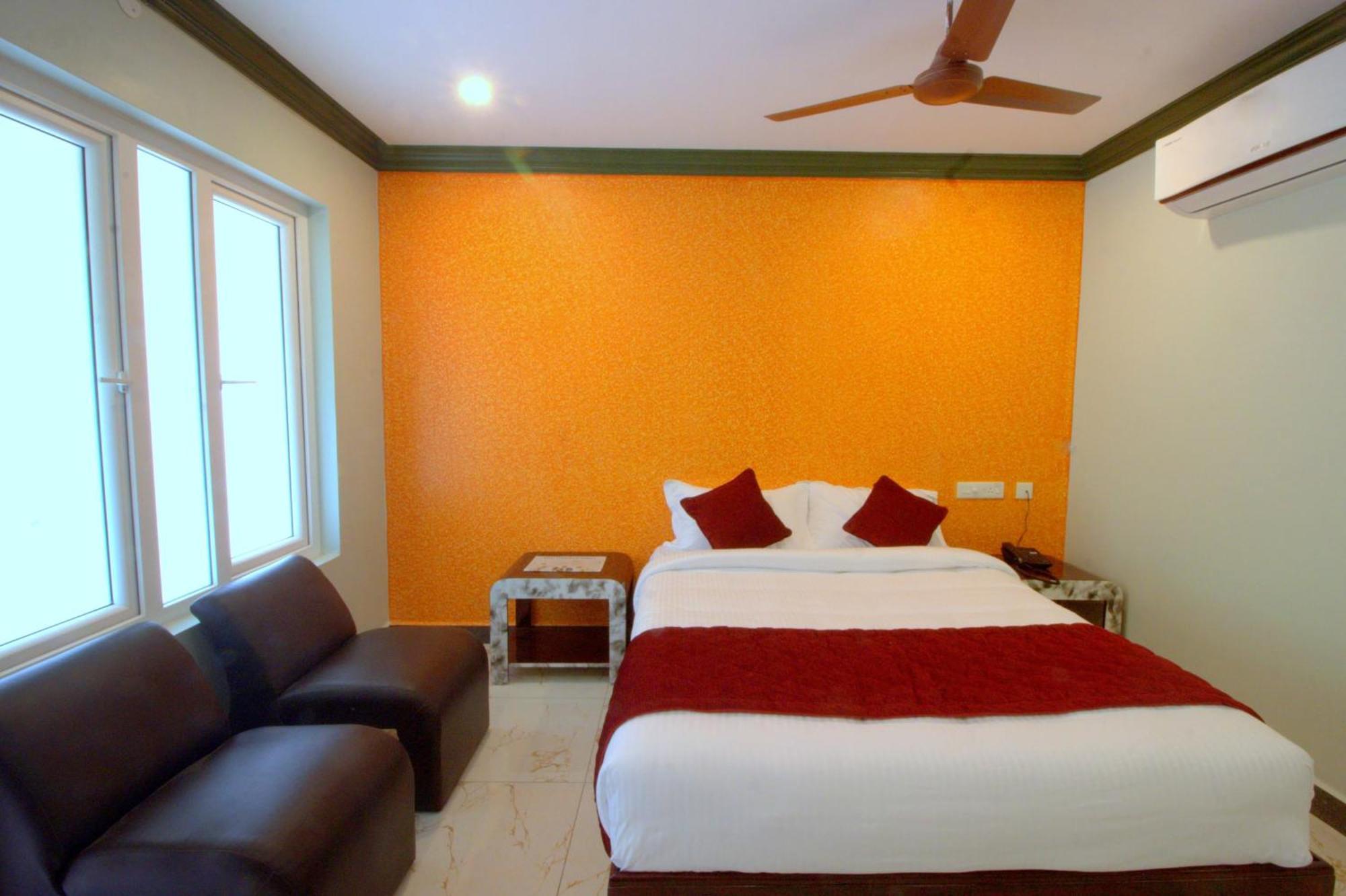 Serenity Sands Beach Resort Пондичери Екстериор снимка